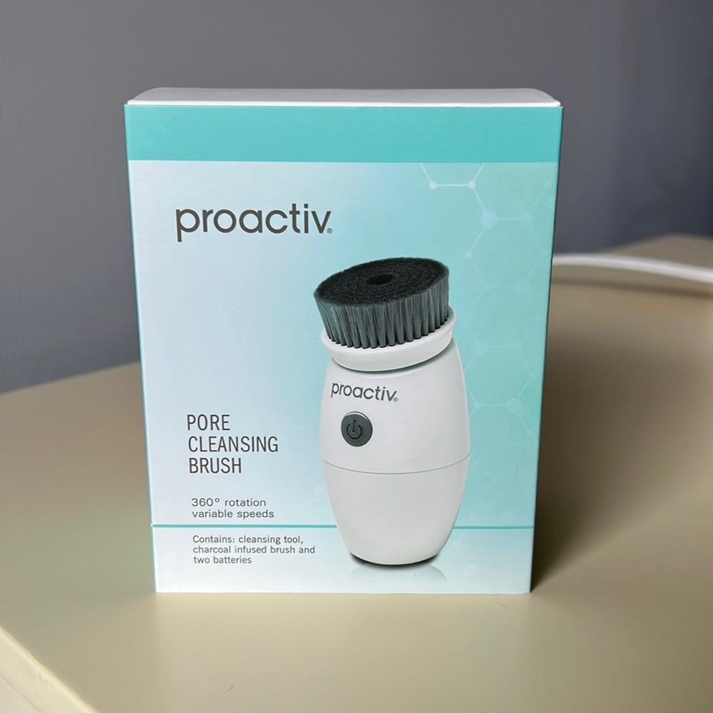 Proactive Pore Cleansing Brush Kit with batteries & 3 brush heads